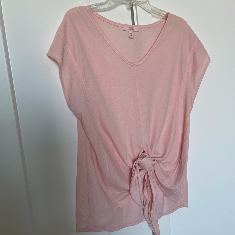 Light pink t-shirt with front tie